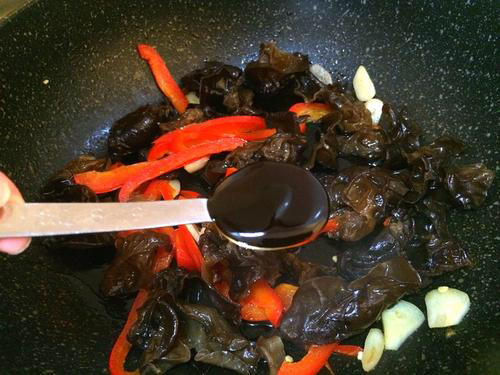 【木耳炒油菜】