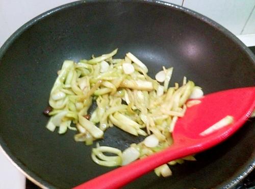 【绿豆芽炒茄条】