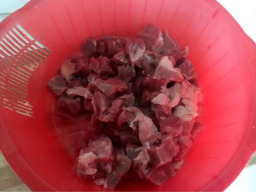 【土豆牛腩煲】