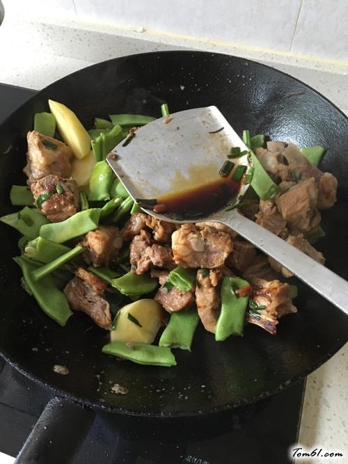 【排骨芸豆炖土豆】