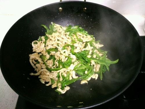 【青椒炒鸡丝】