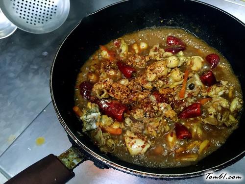 【香辣红油牛蛙】