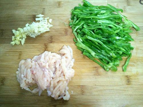 【青椒炒鸡丝】