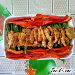 五花肉爆秋葵的做法