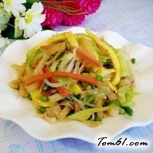 圆白菜炒饼的做法