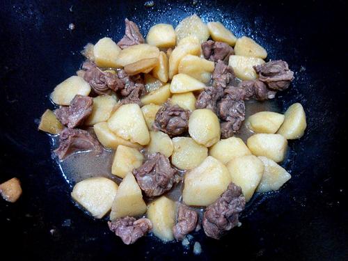 【鸭肉焖土豆】