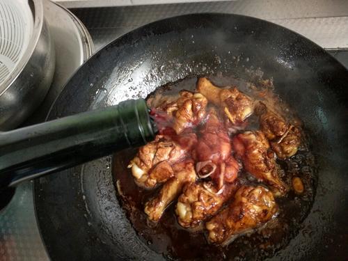 【干红葡萄酒烧鸡翅根】