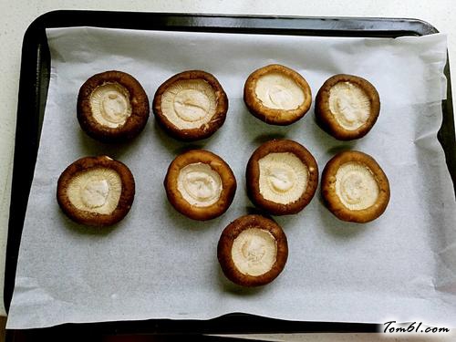 【蒜蓉孜然烤香菇】