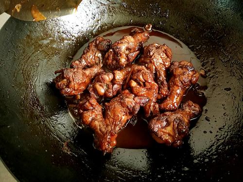 【干红葡萄酒烧鸡翅根】