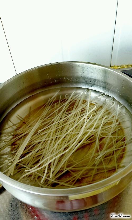 【酸菜炒粉条】