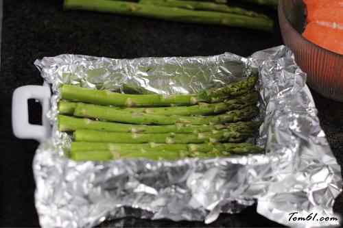 【柠檬芦笋烤三文鱼】