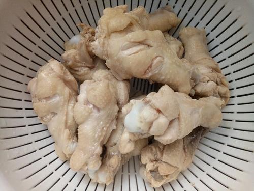 【干红葡萄酒烧鸡翅根】