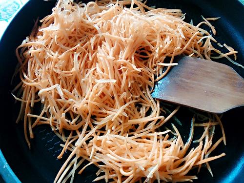 【炒胡萝卜丝】