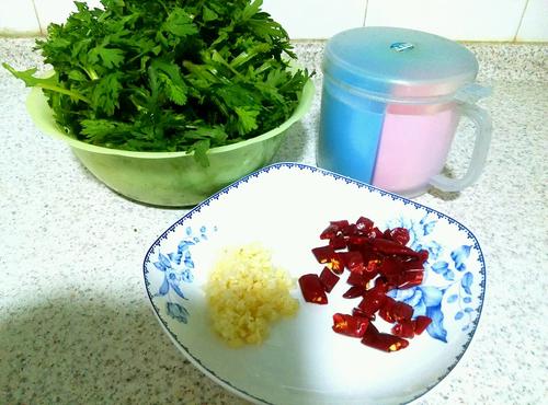 【蒜蓉茼蒿菜】