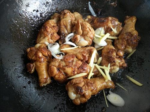 【干红葡萄酒烧鸡翅根】