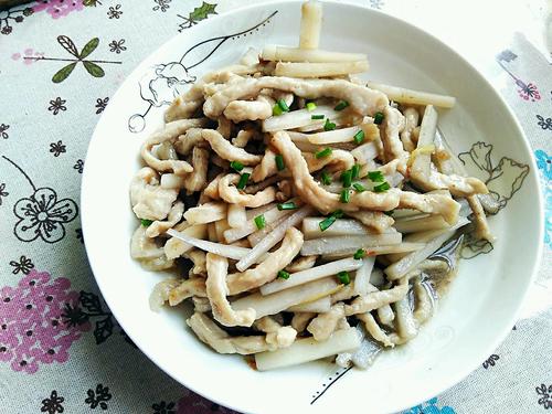 【藕丝炒肉段】