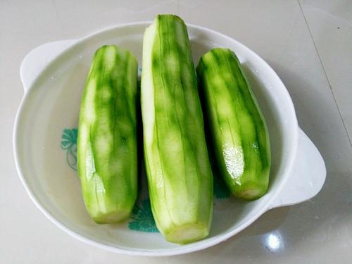 【炸丝瓜丸子】