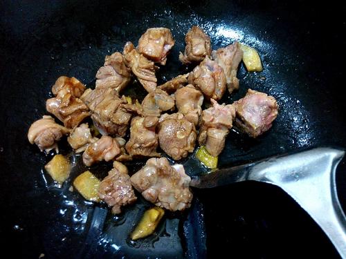 【鸭肉焖土豆】