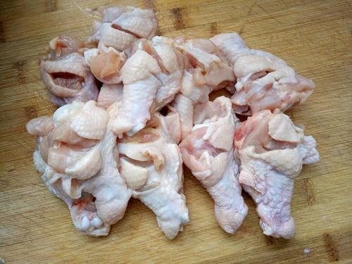 【干红葡萄酒烧鸡翅根】