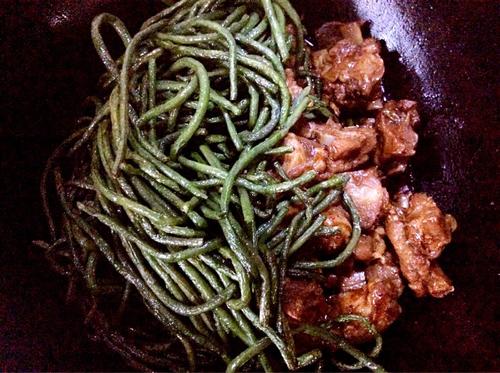 【排骨烧豇豆】