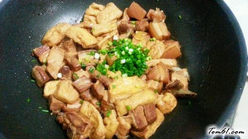 【油豆腐烧五花肉】
