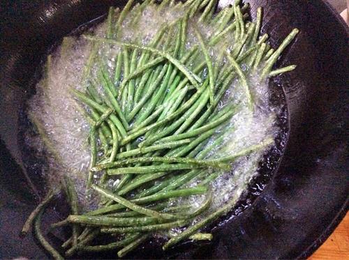 【排骨烧豇豆】