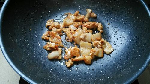 【杏鲍菇炒肉片】