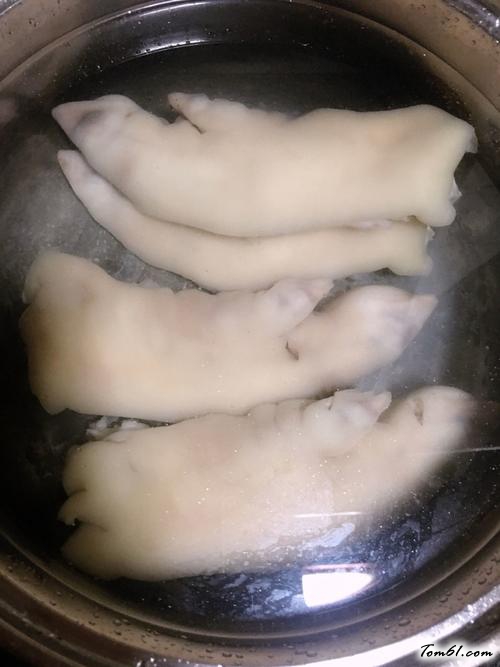 【爱心烤猪蹄】