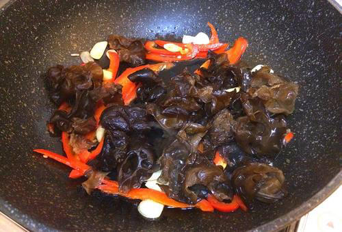 【木耳炒油菜】