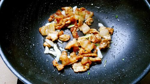 【杏鲍菇炒肉片】