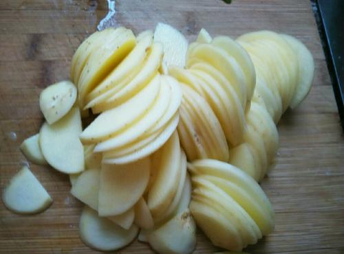 【土豆片炒肉】