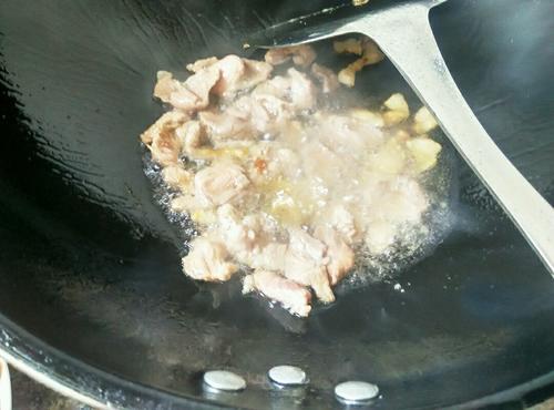 【土豆片炒肉】