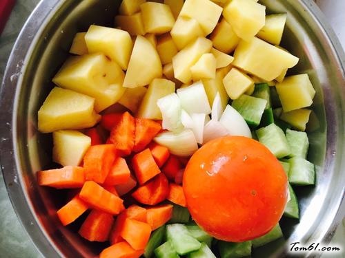 【土豆萝卜炖牛肉】