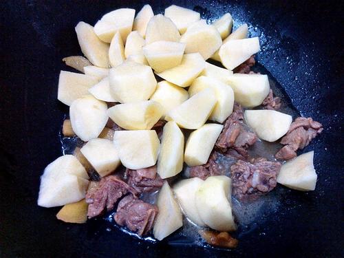 【鸭肉焖土豆】