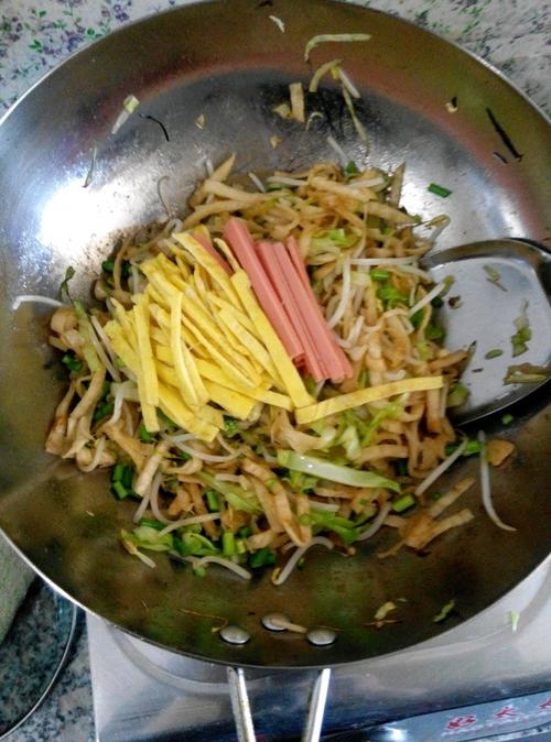 【圆白菜炒饼】
