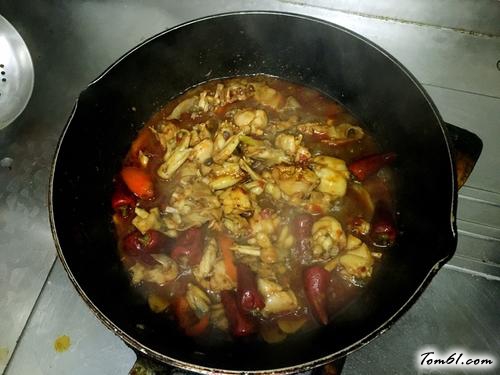 【香辣红油牛蛙】