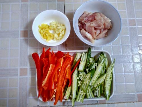 【五花肉爆秋葵】