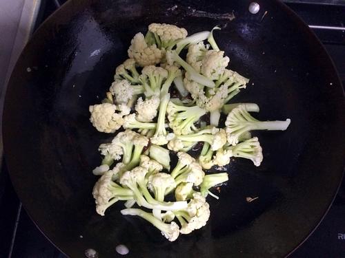 【香肠炒菜花】