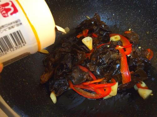 【木耳炒油菜】