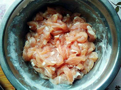 【藕丝炒肉段】