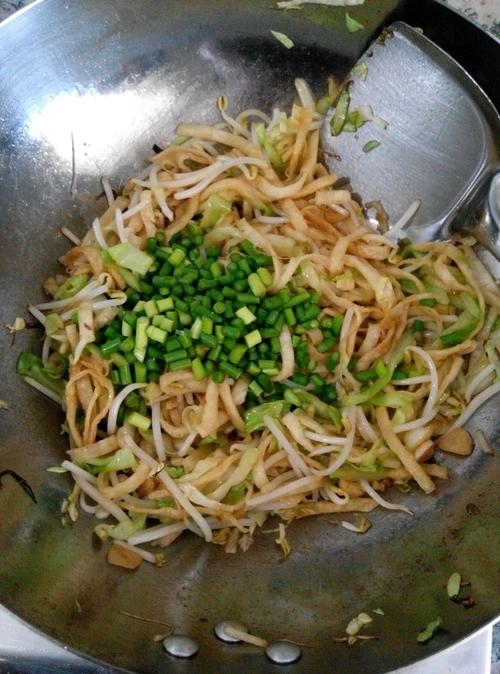 【圆白菜炒饼】