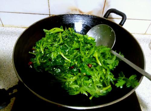 【蒜蓉茼蒿菜】