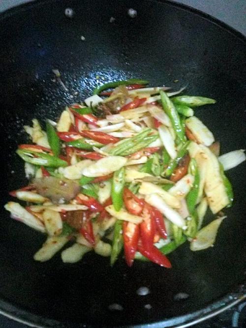 【双椒仔姜鸭】