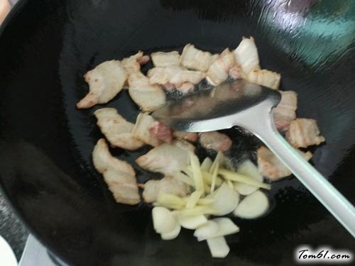 【花菜煸肉】