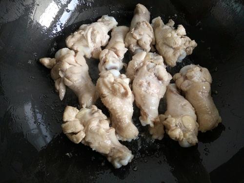 【干红葡萄酒烧鸡翅根】