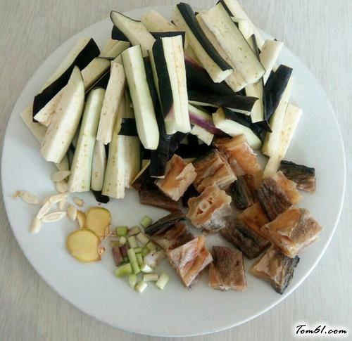 【咸鱼炖茄子】