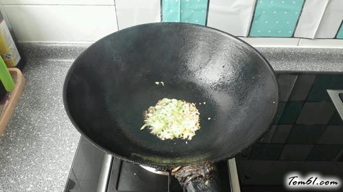 【青蒜烧脆皮豆腐】