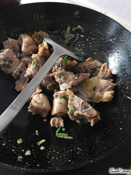 【排骨芸豆炖土豆】