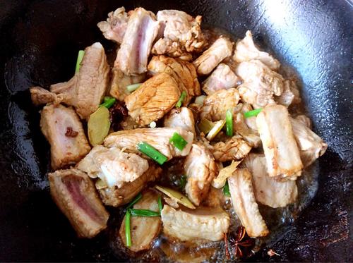 【排骨烧豇豆】