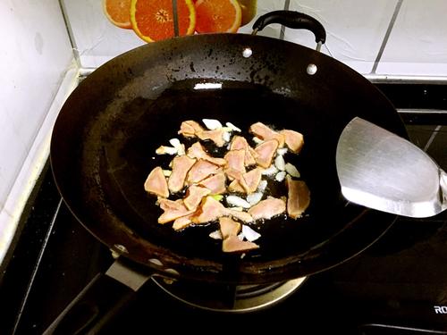 【尖椒炒腊肉】